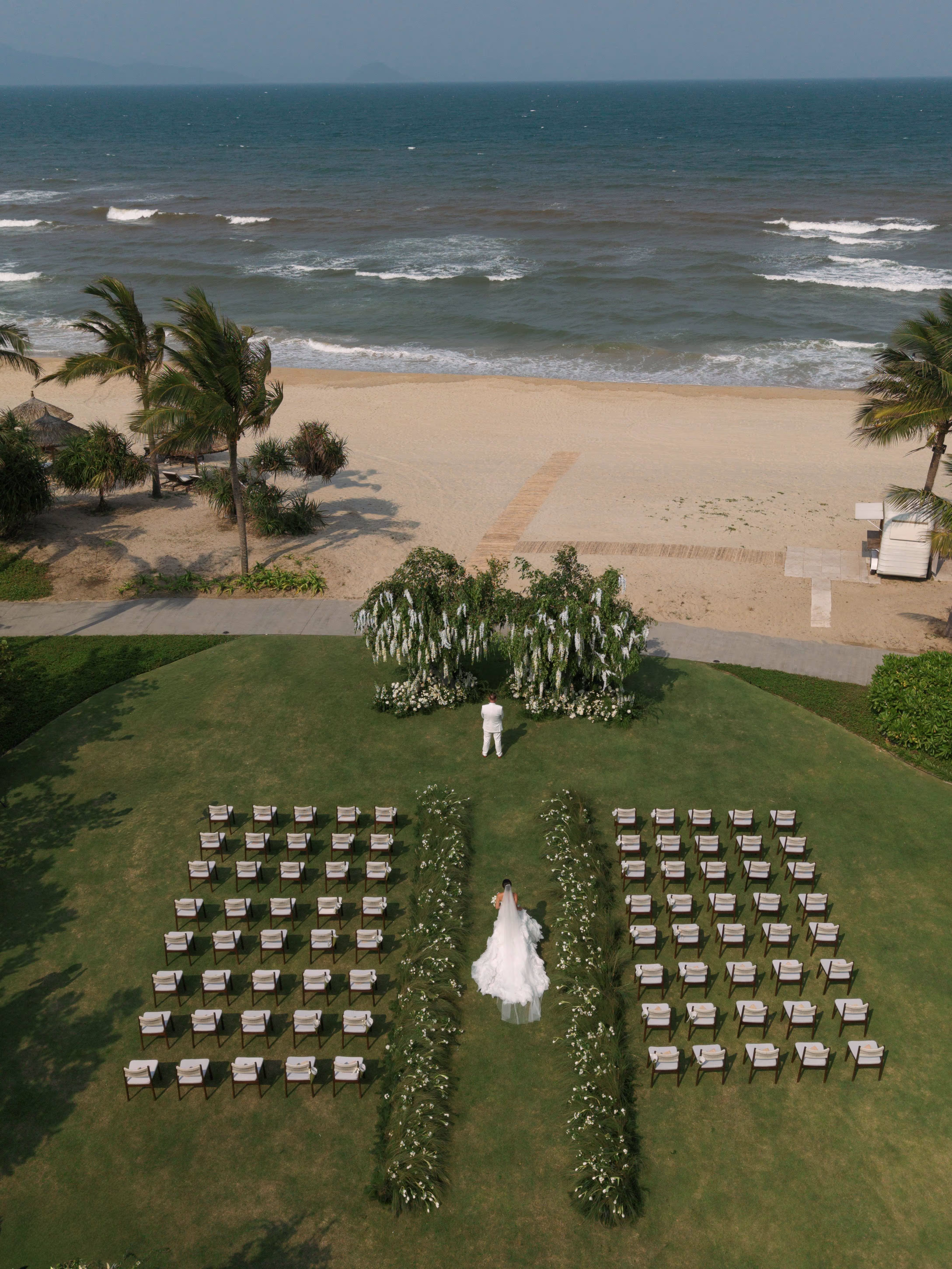 Beach Lawn tại Hoiana Resort & Golf